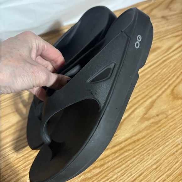 OOFOS Women's Black Comfort Sandals - Picture 5 of 7